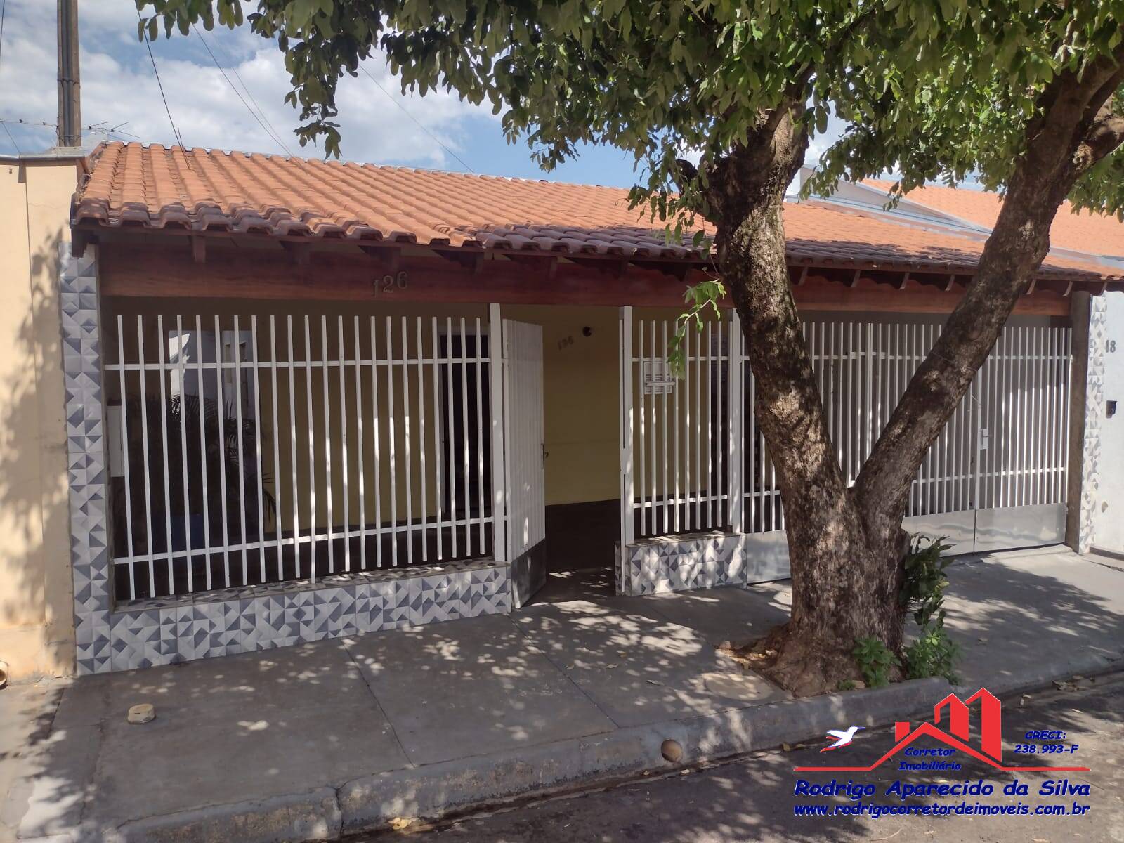 Casa à venda e aluguel com 2 quartos, 175m² - Foto 2