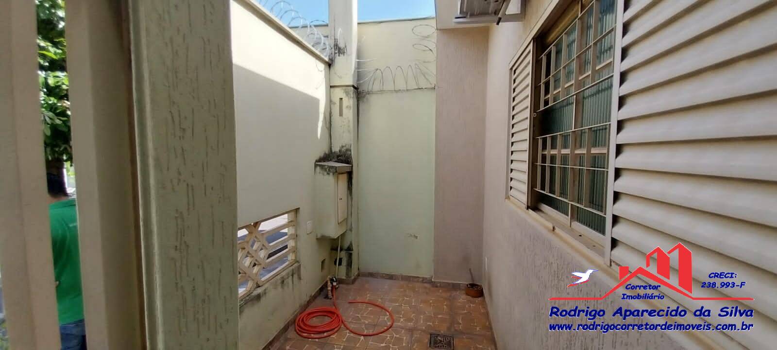 Casa à venda com 3 quartos, 250m² - Foto 4