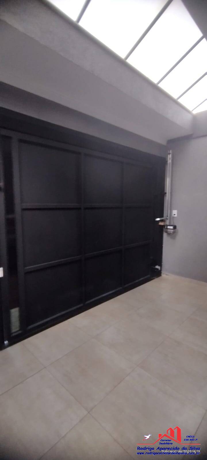 Casa à venda com 3 quartos, 250m² - Foto 2