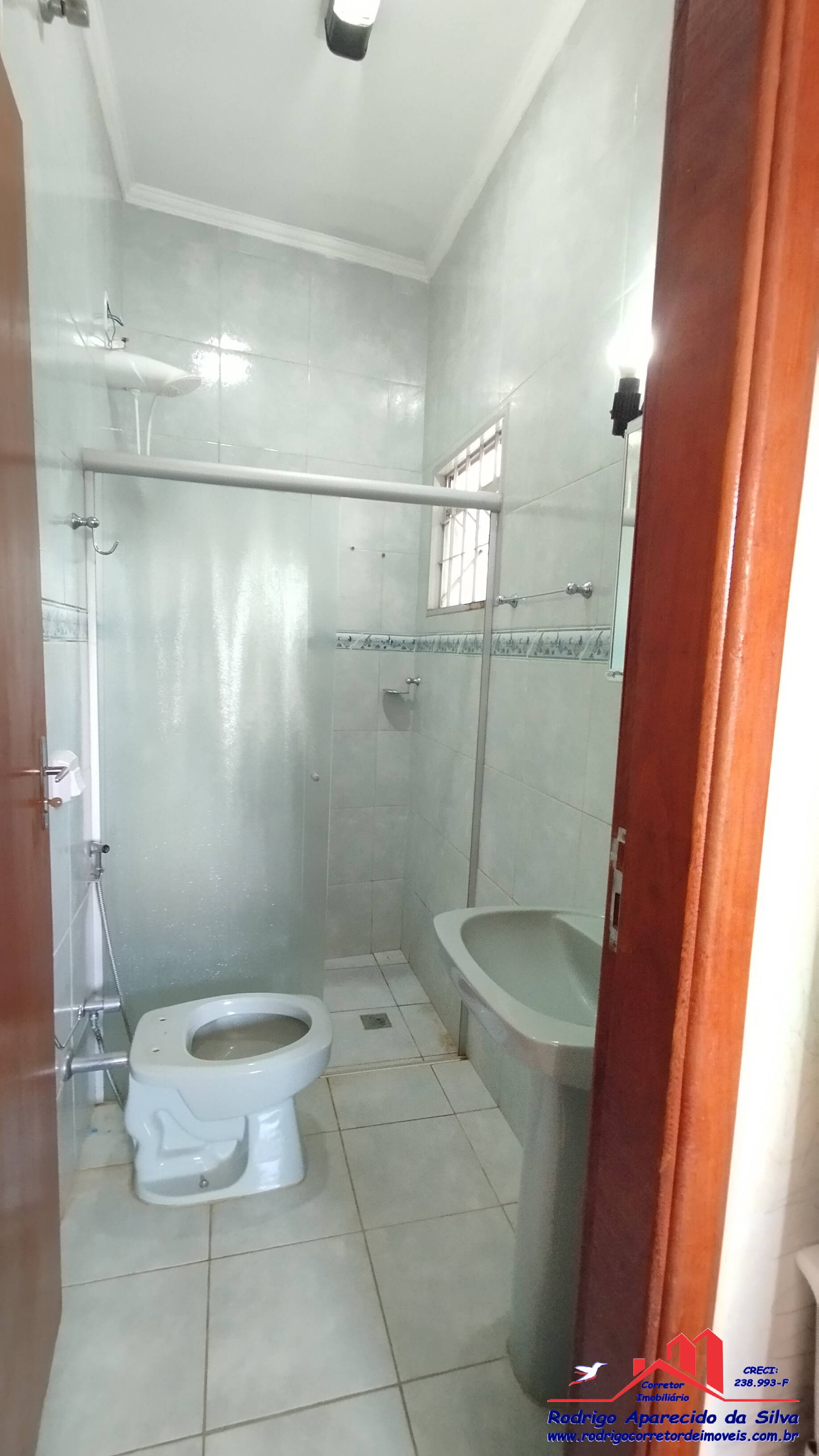 Casa à venda com 2 quartos, 250m² - Foto 2