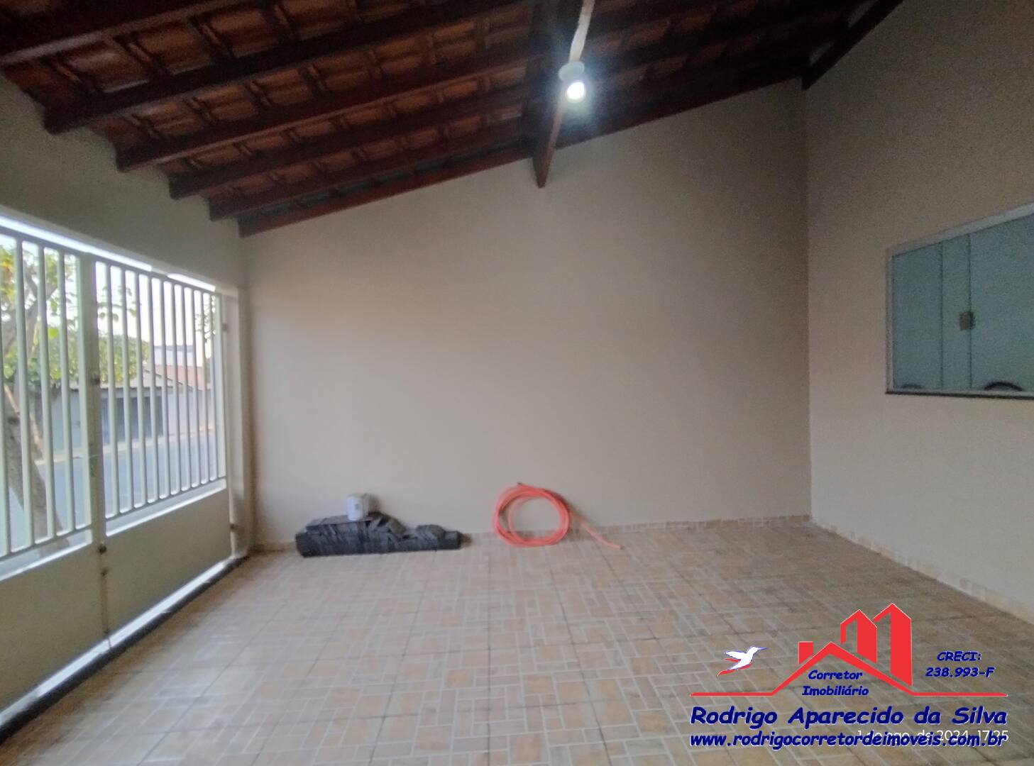 Casa à venda com 2 quartos, 126m² - Foto 2